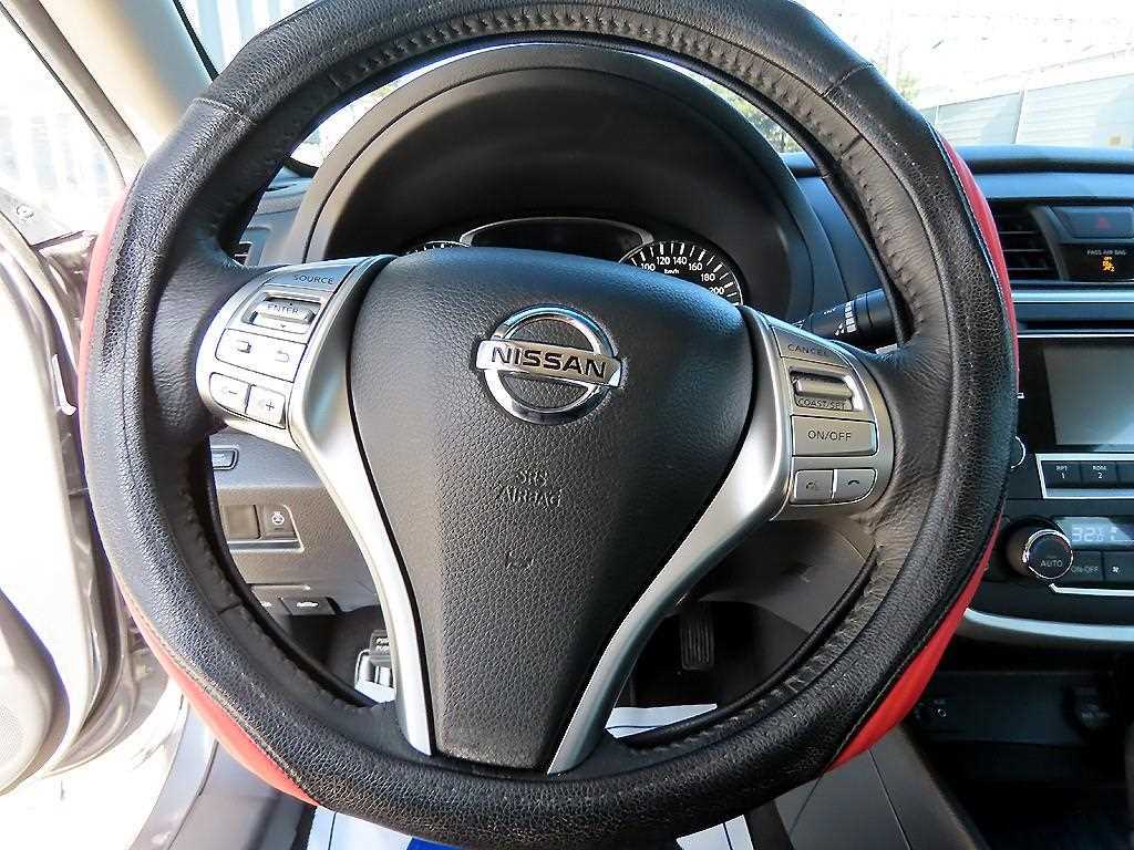 Nissan Altima - Vista 8