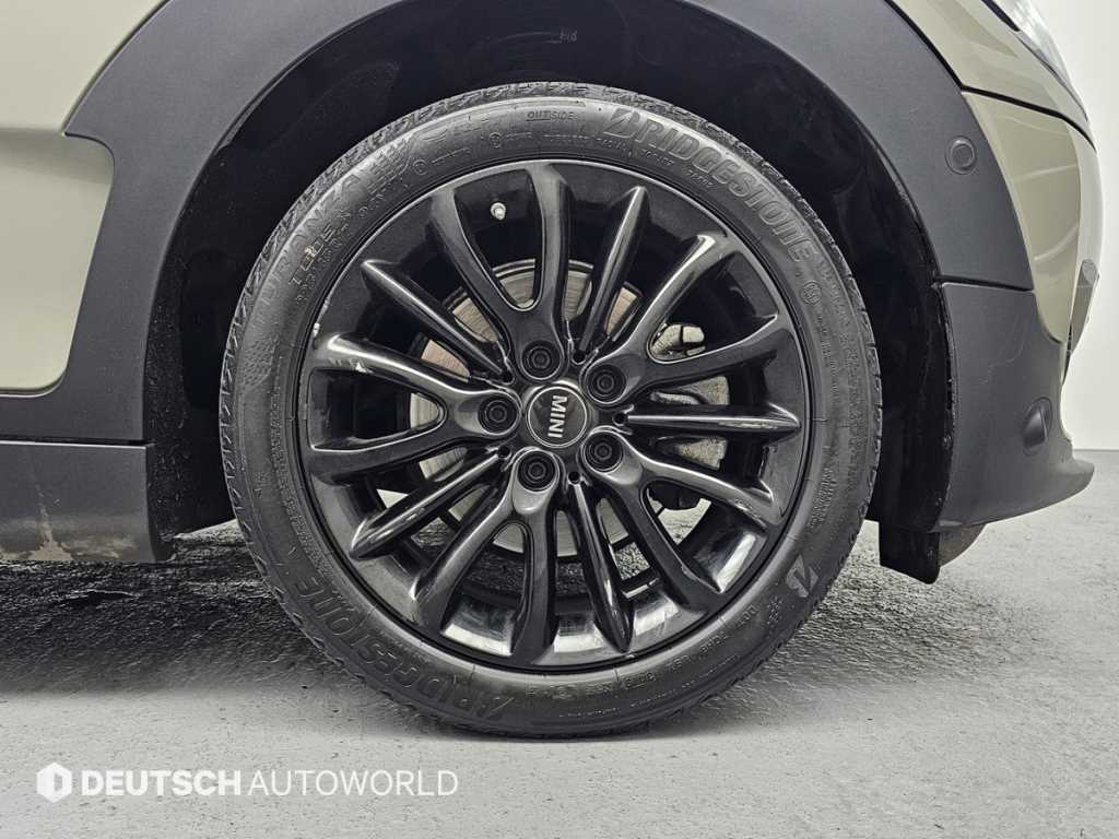 Mini Clubman - Vista 5