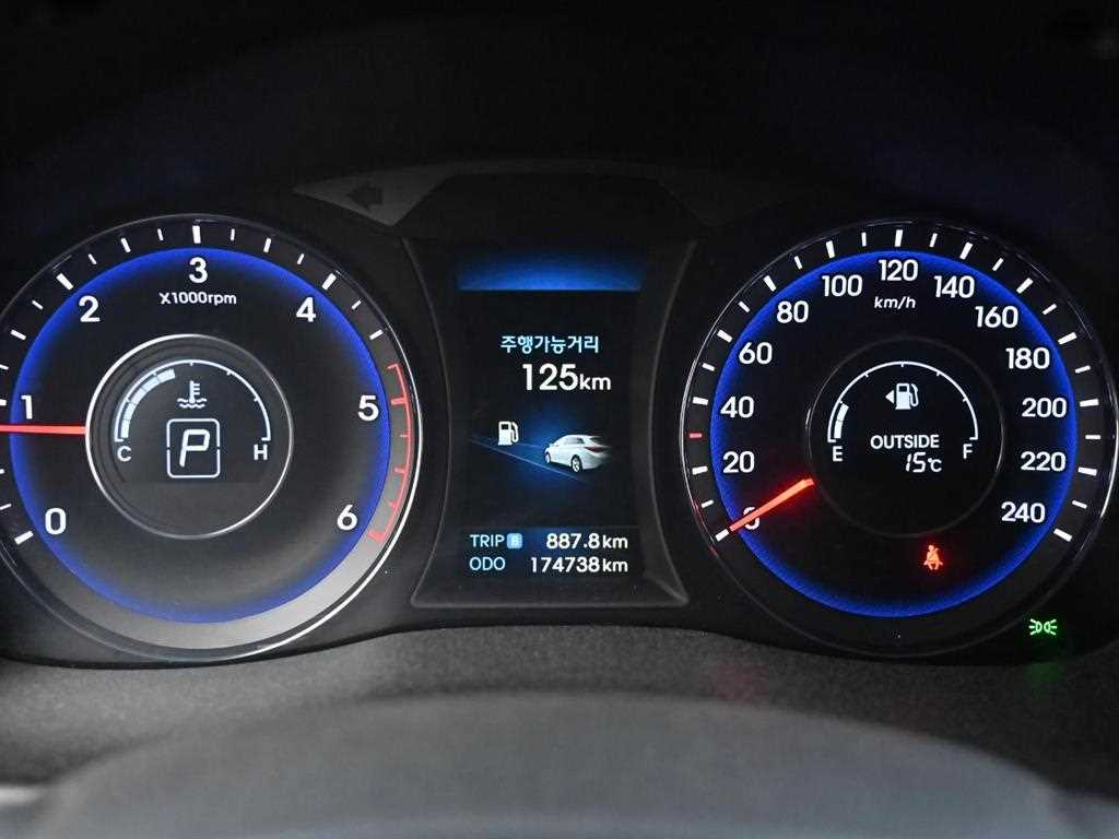 HYUNDAI i40 - Vista 8