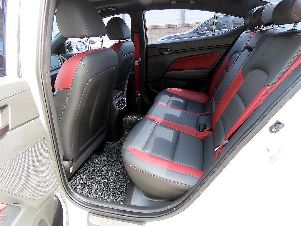 HYUNDAI Avante - Vista 6