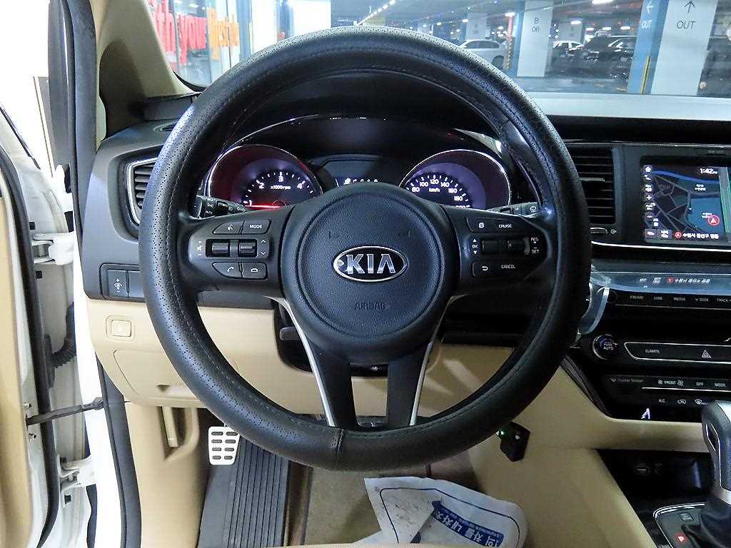 KIA Carnival - Vista 9