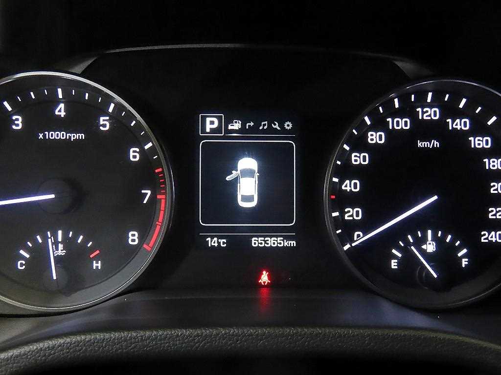 HYUNDAI Avante - Vista 9