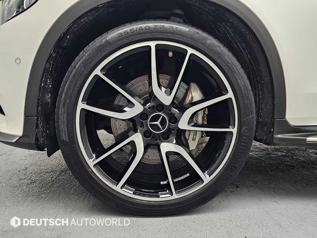 Mercedes Benz GLC Class - Vista 5