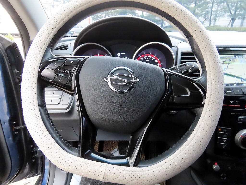 Ssangyong Tivoli - Vista 8