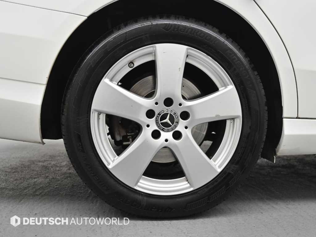 Mercedes Benz C Class - Vista 5