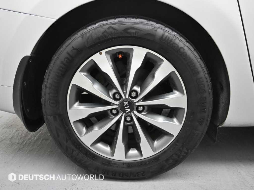 KIA Carnival - Vista 5