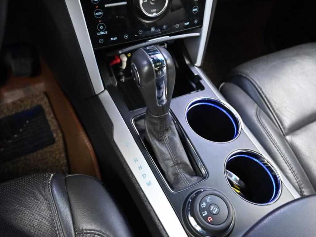 Ford Explorer - Vista 8