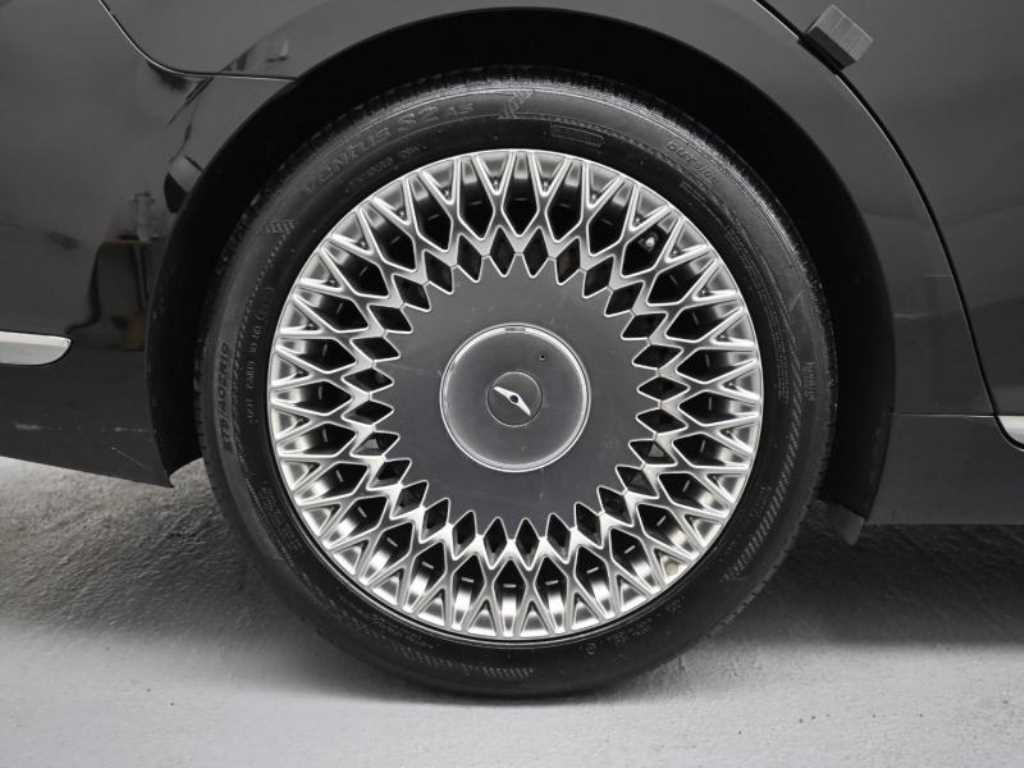 Genesis G90 - Vista 5