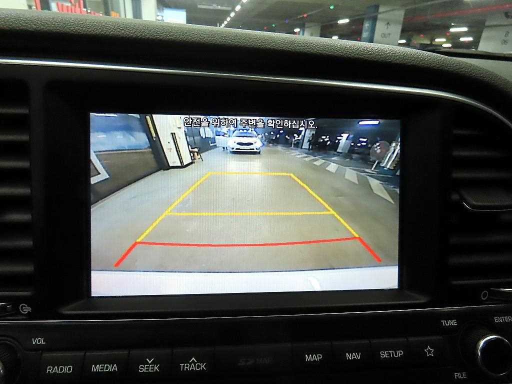 HYUNDAI Avante 2018 Blanco - Importación desde Corea - HF Imports Iquique - Foto 16