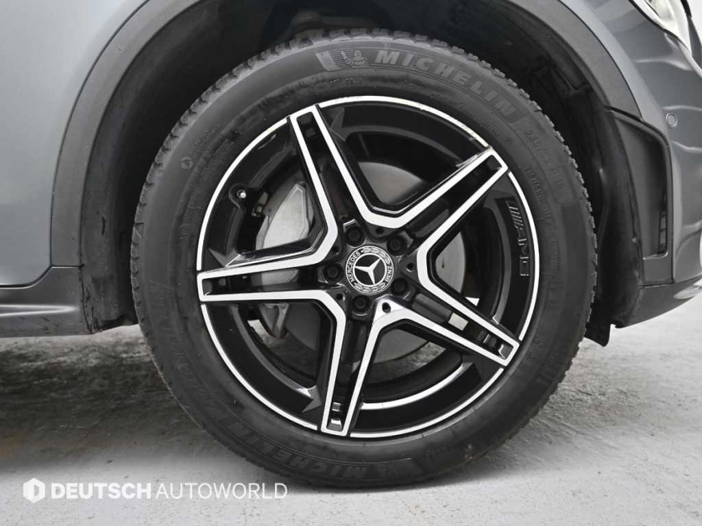 Mercedes Benz GLC Class - Vista 5