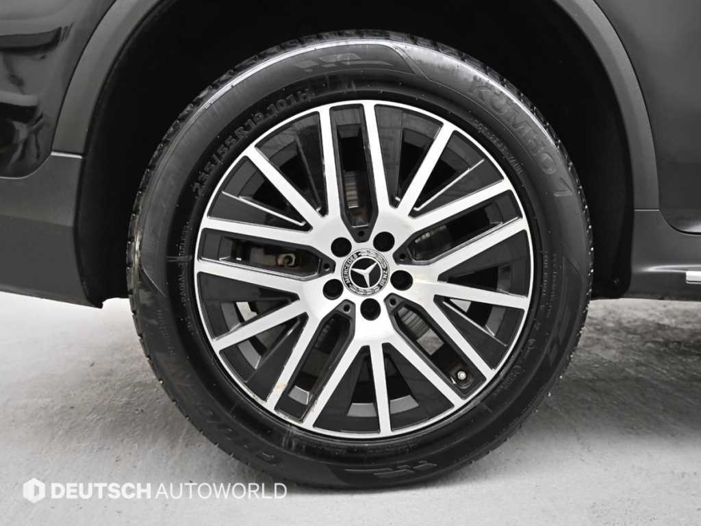 Mercedes Benz GLC Class - Vista 5