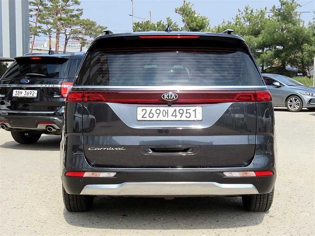 KIA Carnival - Vista 4