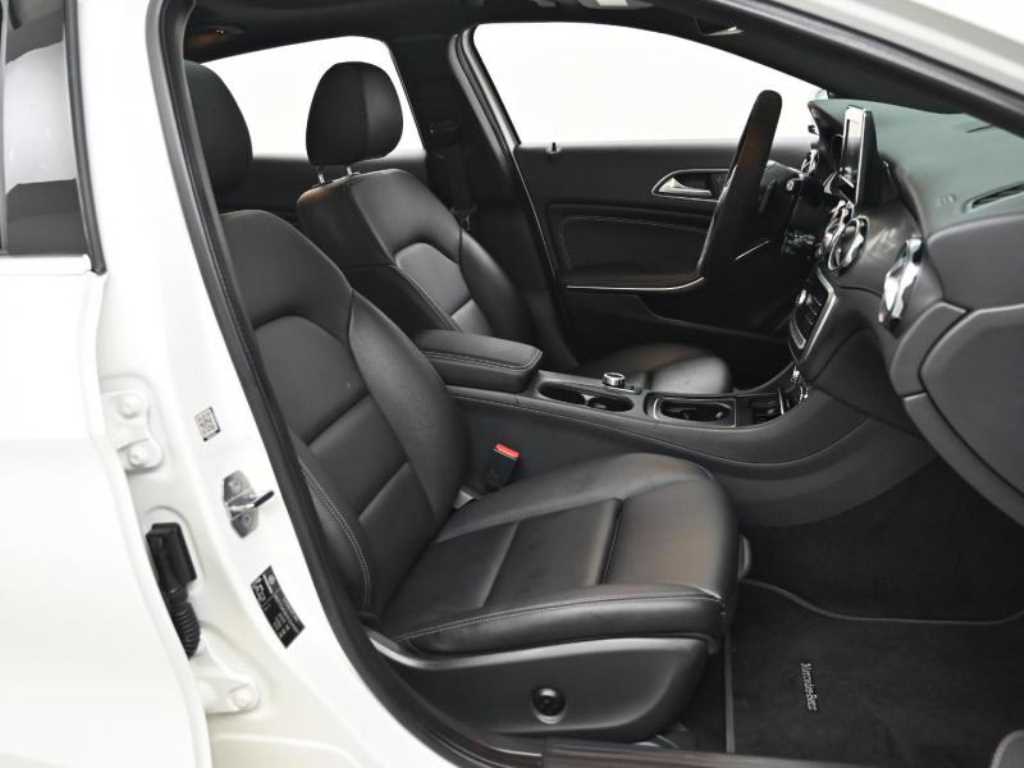 Mercedes Benz GLA Class - Vista 10