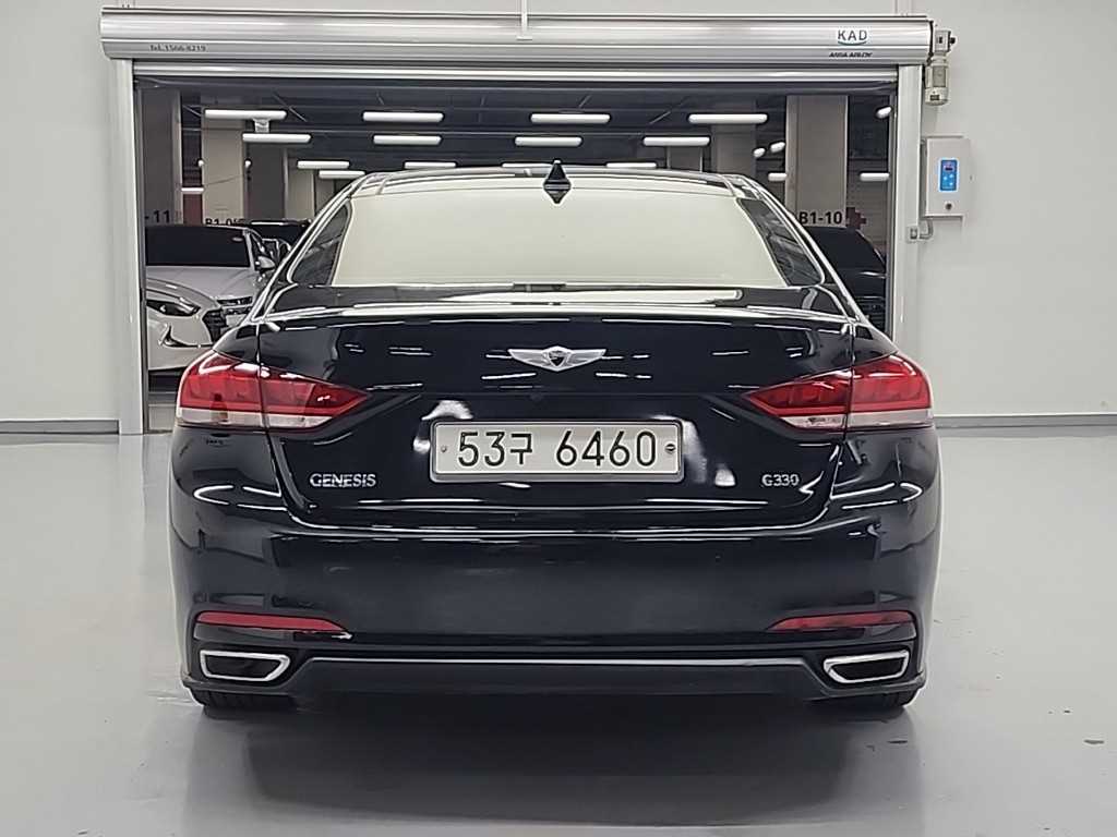 HYUNDAI Genesis - Vista 3