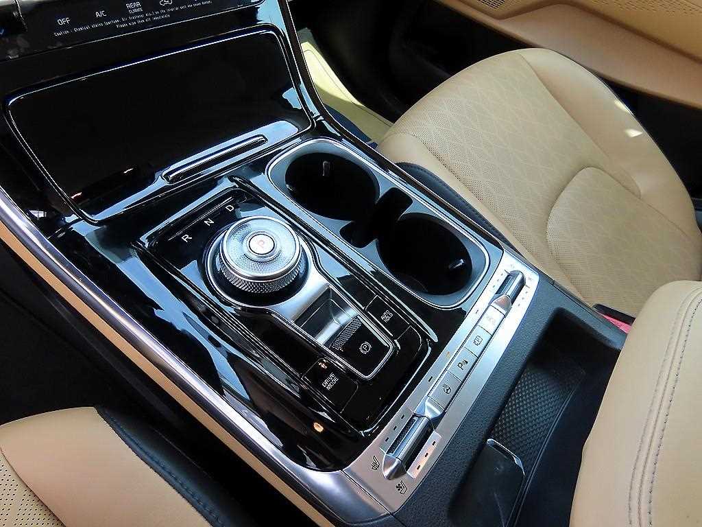 KIA Carnival - Vista 11