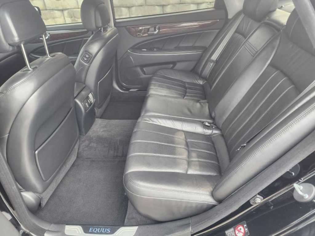 HYUNDAI Equus - Vista 12