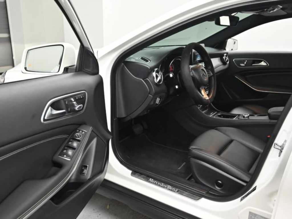 Mercedes Benz GLA Class - Vista 11