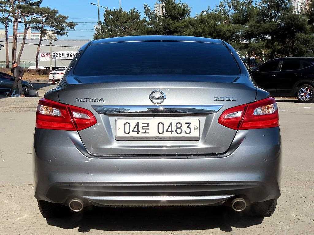 Nissan Altima - Vista 4