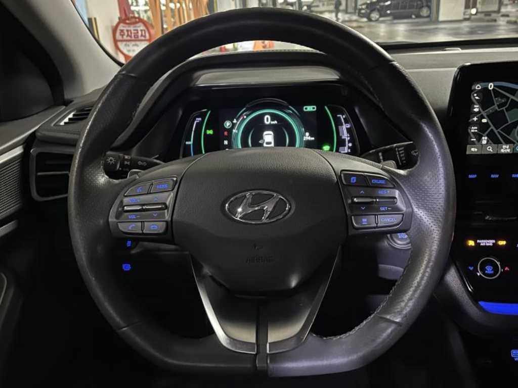 HYUNDAI Ioniq - Vista 9