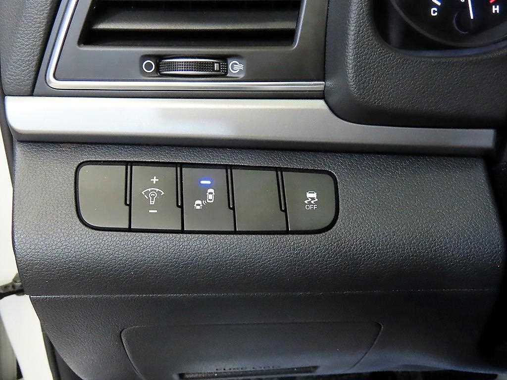 HYUNDAI Avante 2018 Blanco - Importación desde Corea - HF Imports Iquique - Foto 14