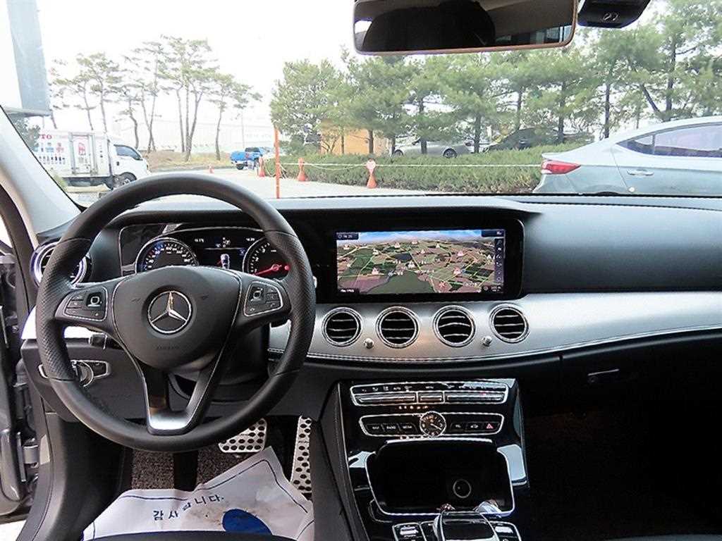 Mercedes Benz E class - Vista 7