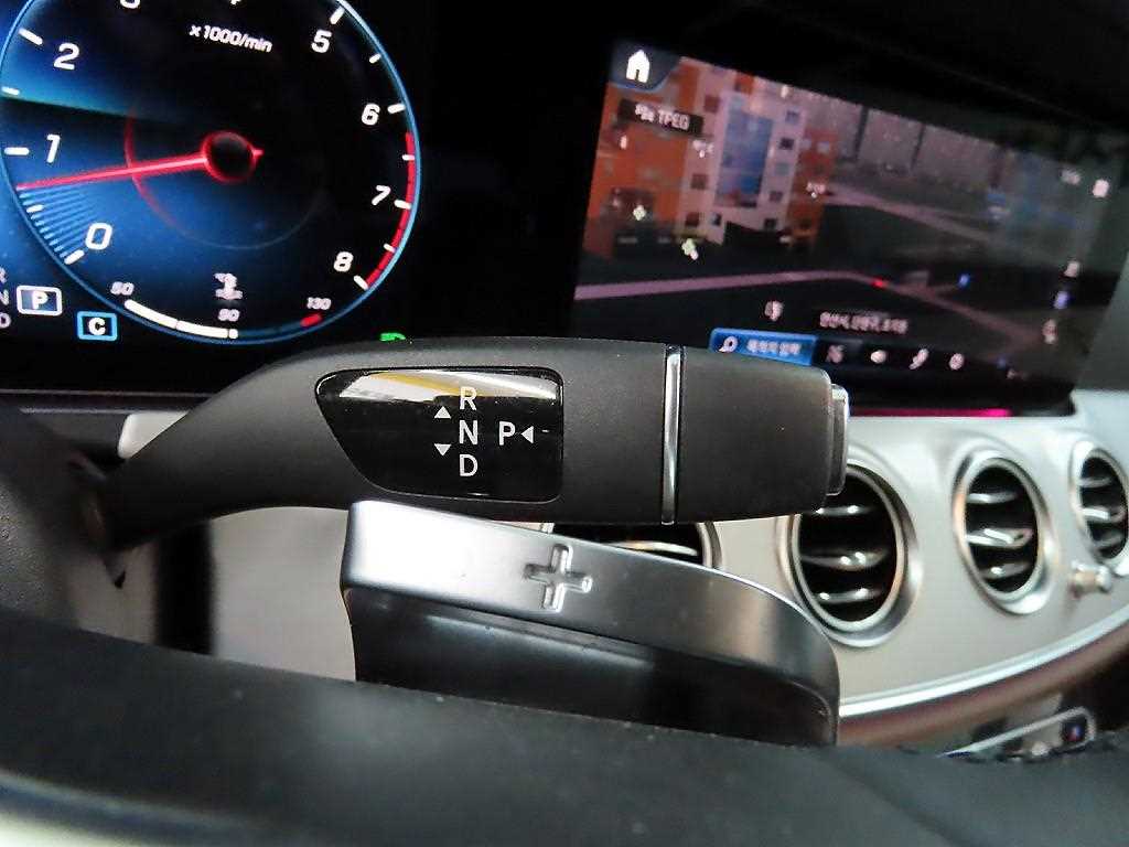 Mercedes Benz E class - Vista 10