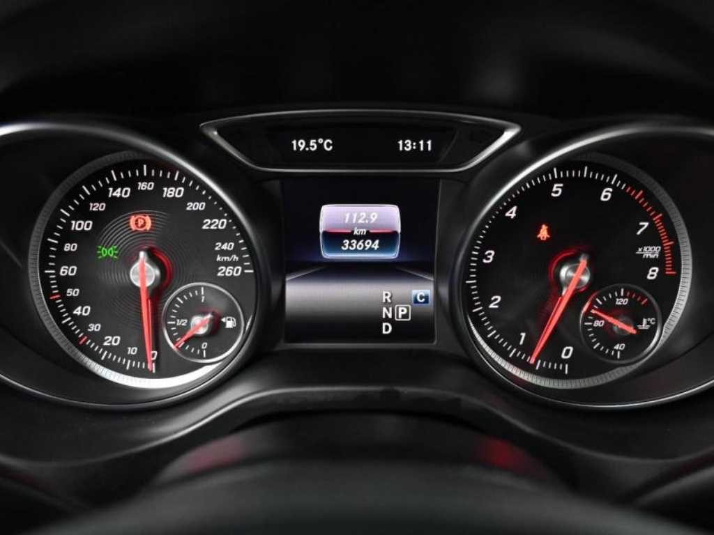 Mercedes Benz GLA Class - Vista 8