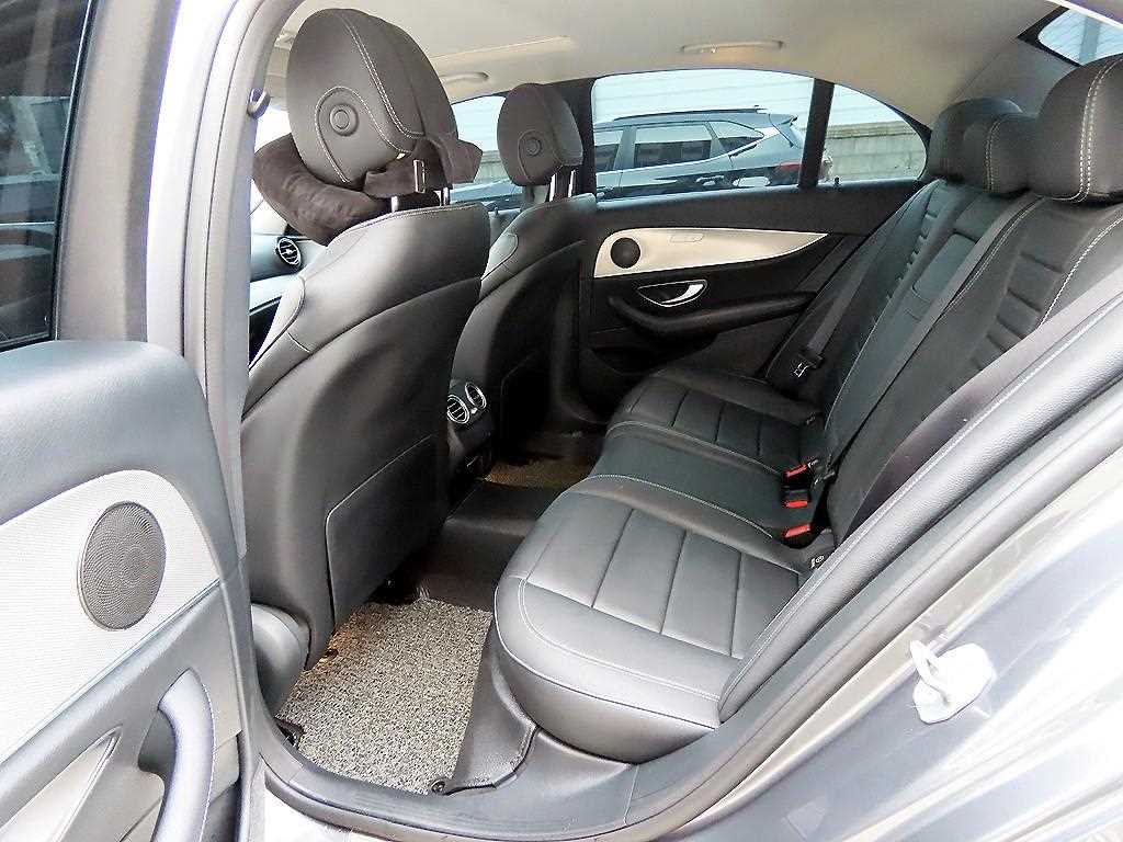 Mercedes Benz E class - Vista 6