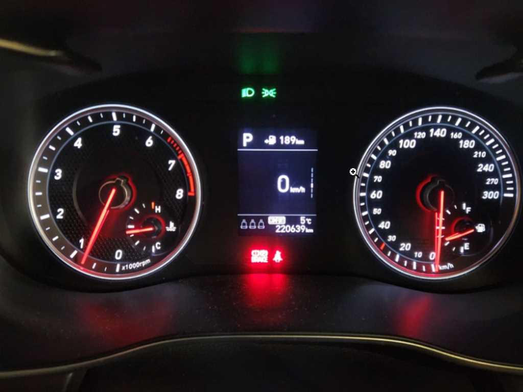 Genesis G70 - Vista 9