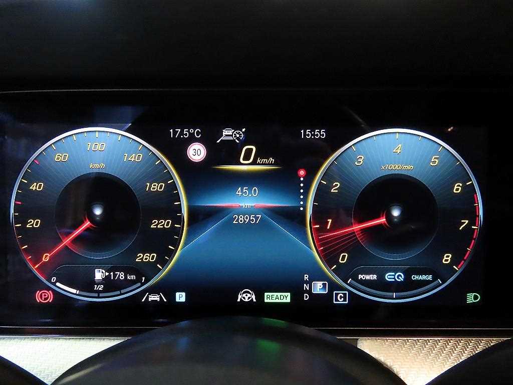 Mercedes Benz E class - Vista 9