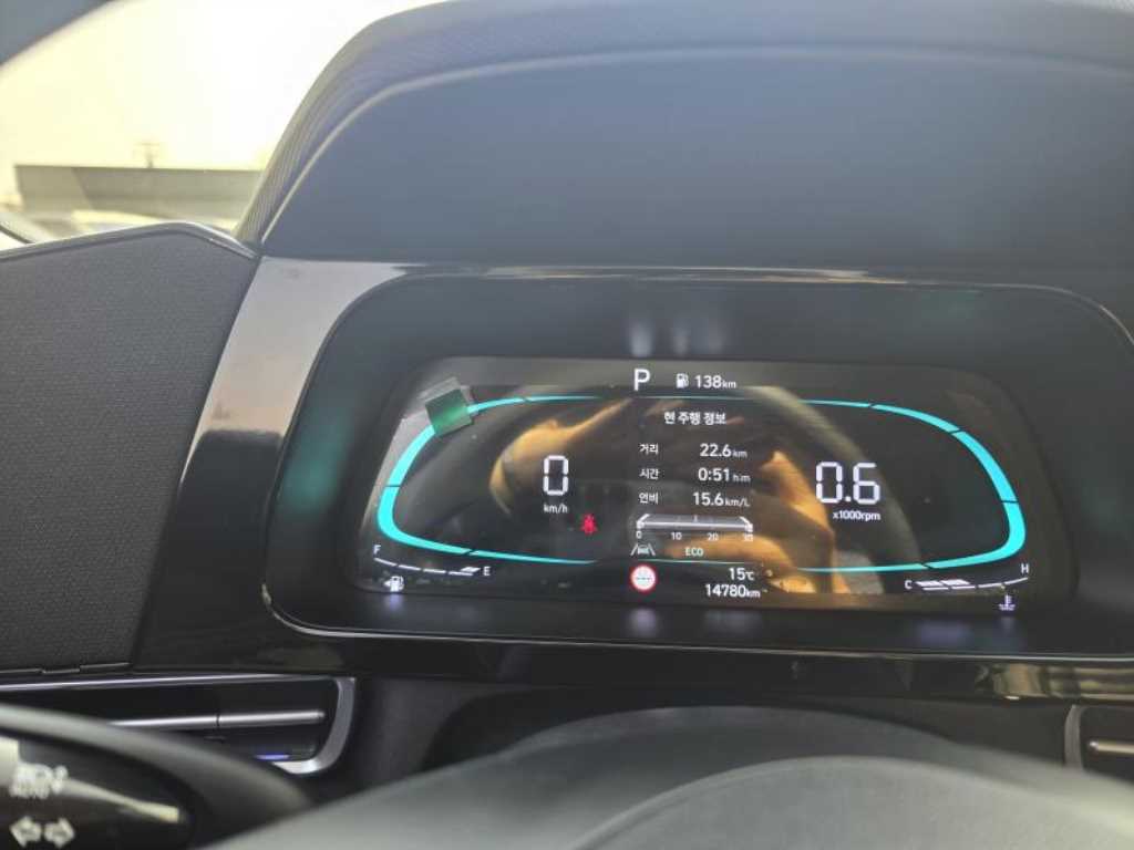 HYUNDAI Avante - Vista 9