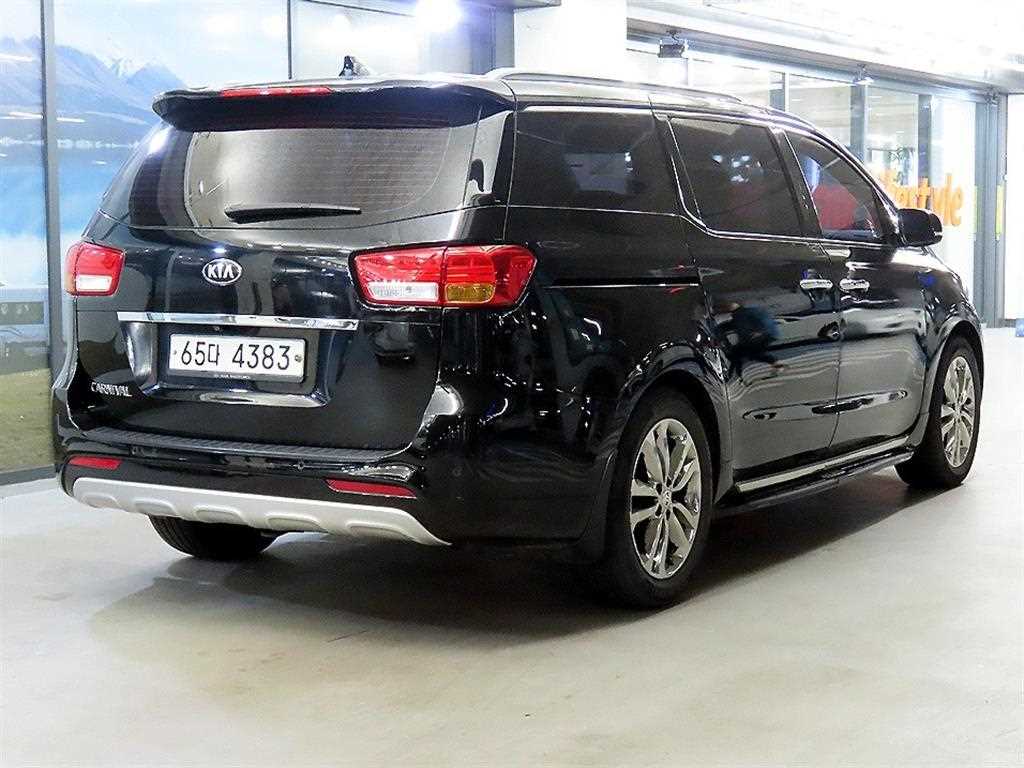 KIA Carnival - Vista 4