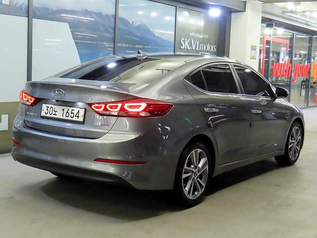 HYUNDAI Avante - Vista 4