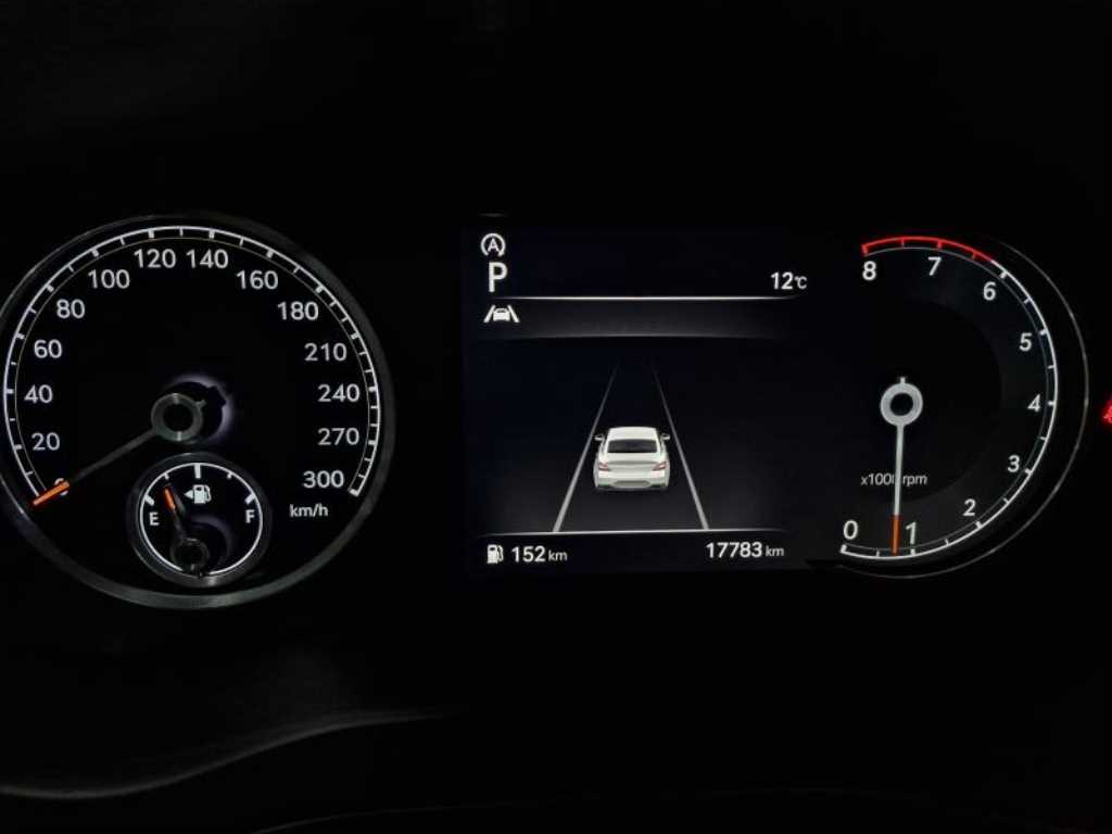 Genesis G70 - Vista 9