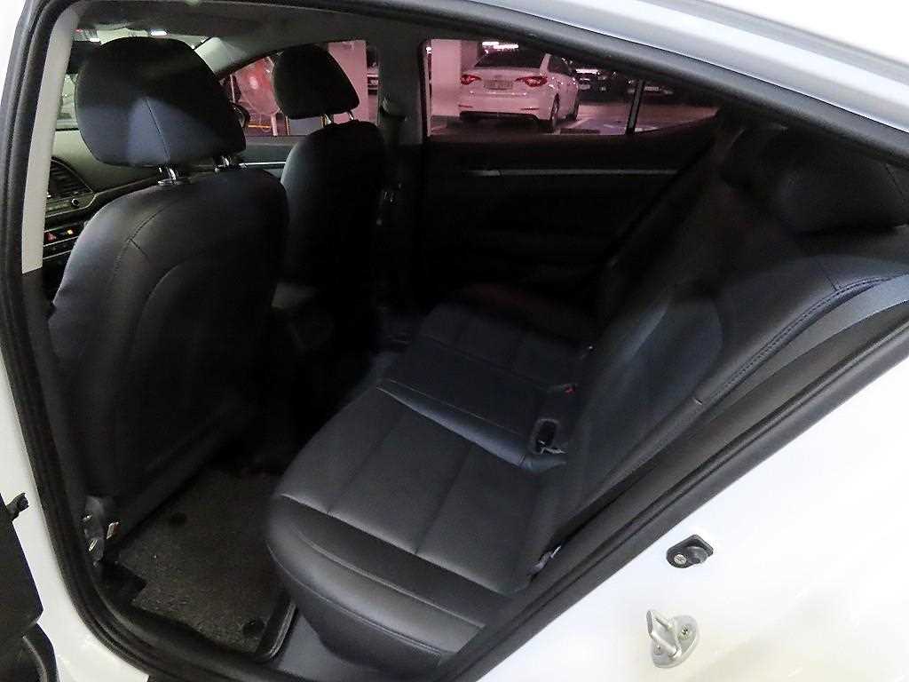 HYUNDAI Avante - Vista 7