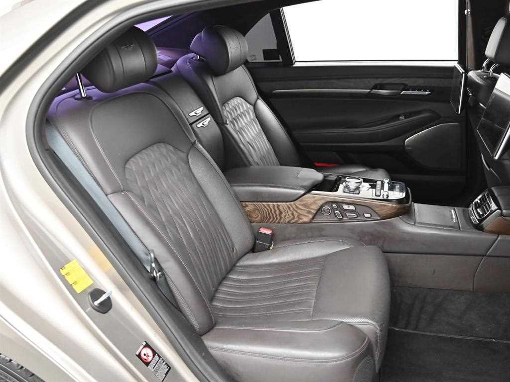 Genesis G90 - Vista 11