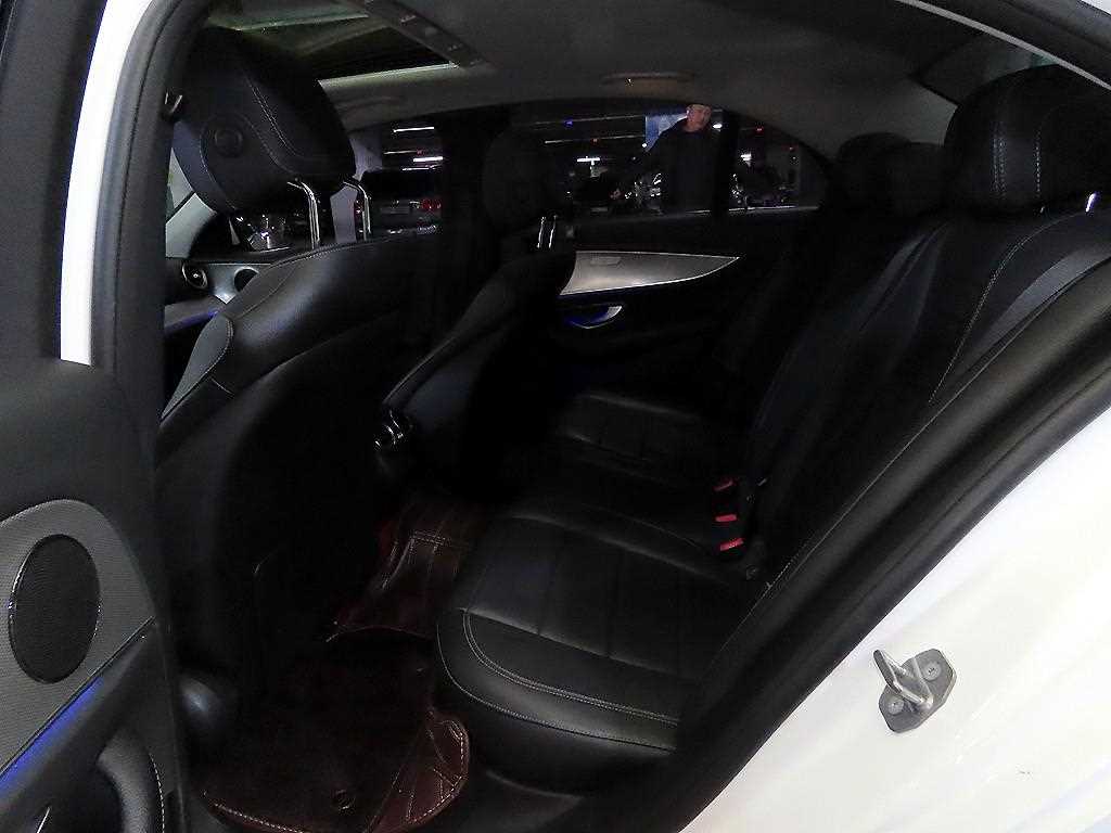 Mercedes Benz E class - Vista 7