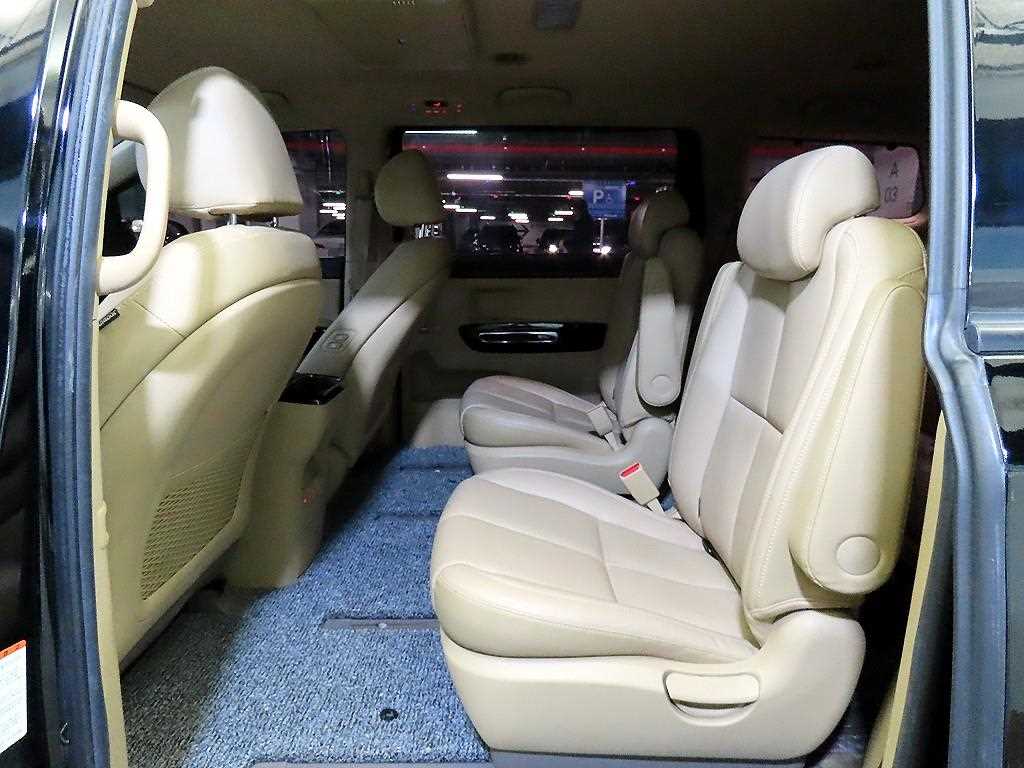 KIA Carnival - Vista 7