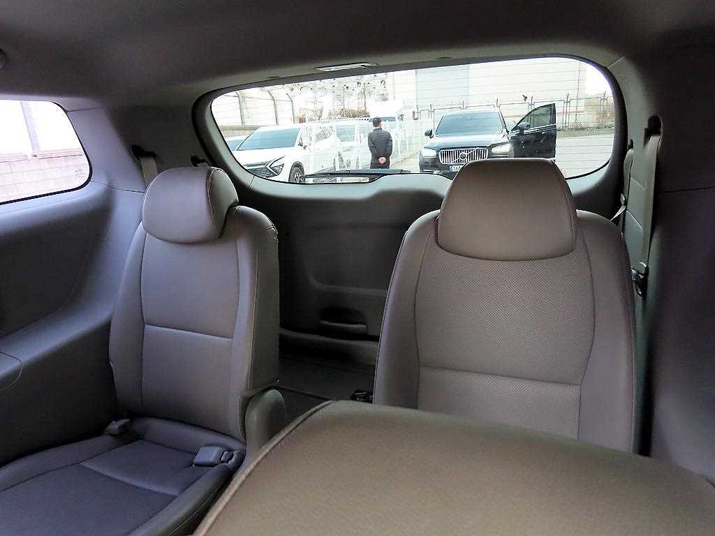KIA Carnival - Vista 7