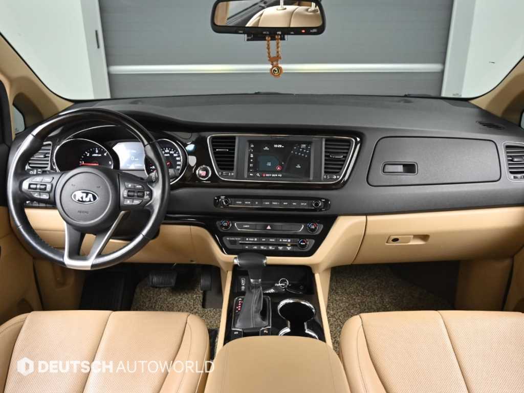 KIA Carnival - Vista 7