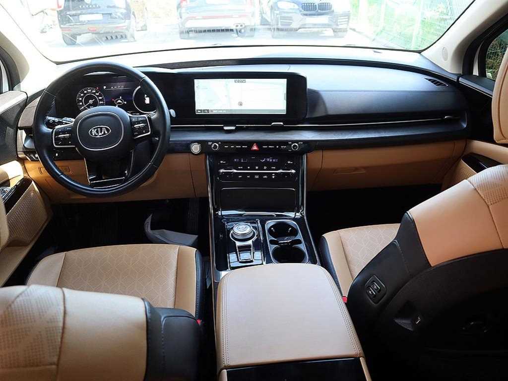 KIA Carnival - Vista 5