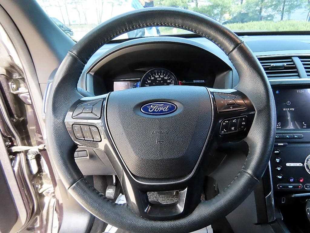 Ford Explorer - Vista 8