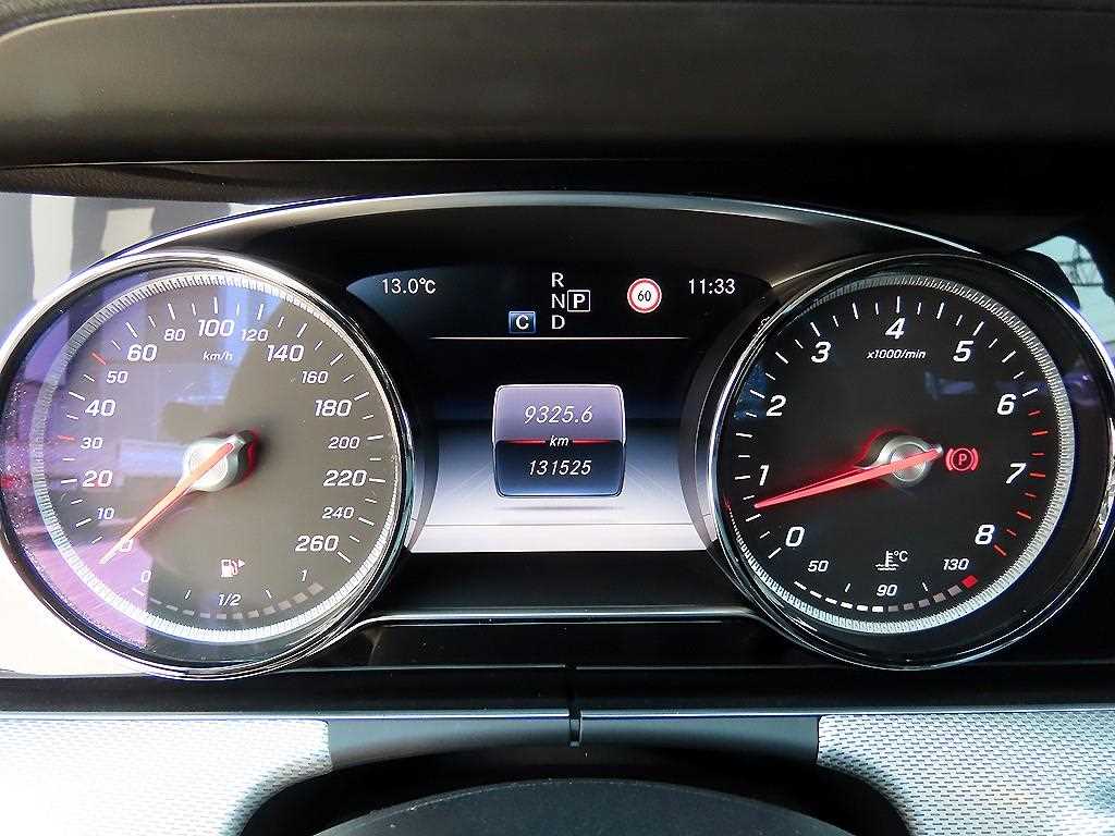 Mercedes Benz E class - Vista 9