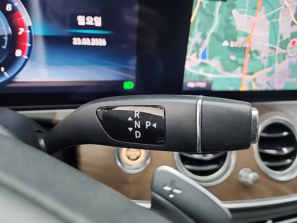 Mercedes Benz E class - Vista 8