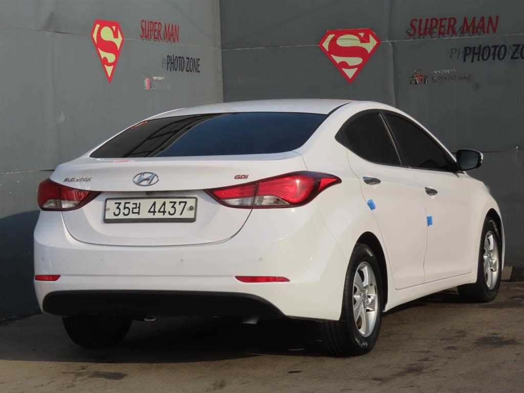 HYUNDAI Avante - Vista 4