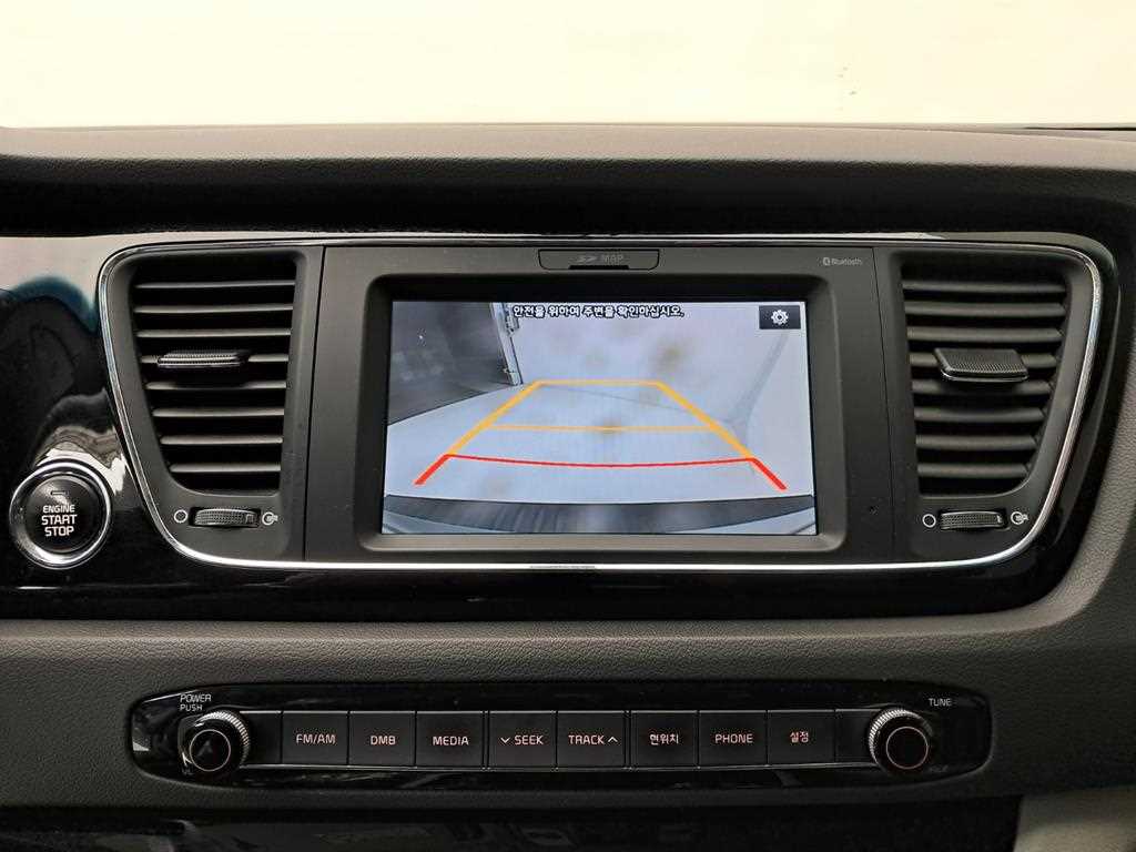 KIA Carnival - Vista 10