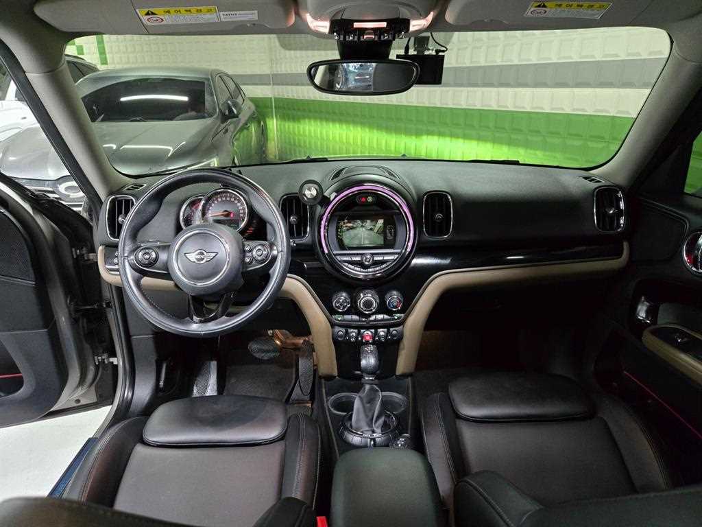 Mini Countryman - Vista 8