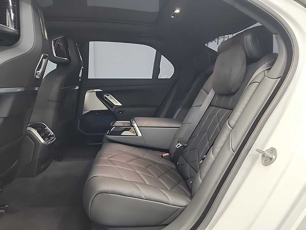 BMW 7 Series - Vista 12