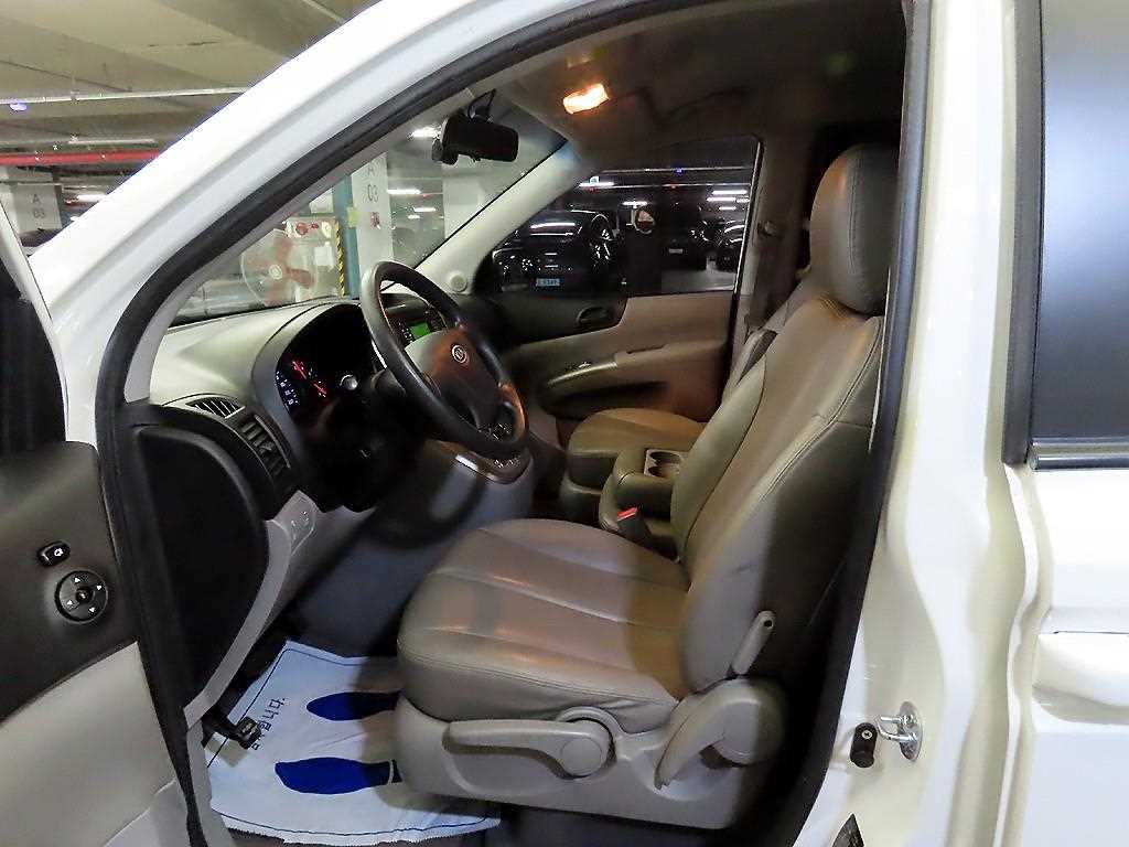 KIA Carnival - Vista 6