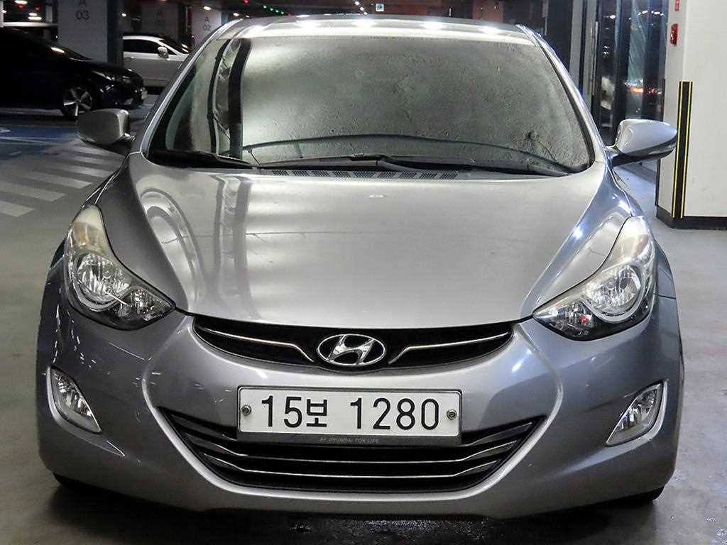 HYUNDAI Avante - Vista 2